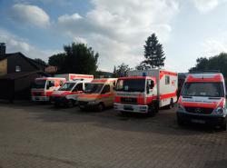 Technikfahrzeuge , ein Krankenwagen und unser Einsatzleitwagen